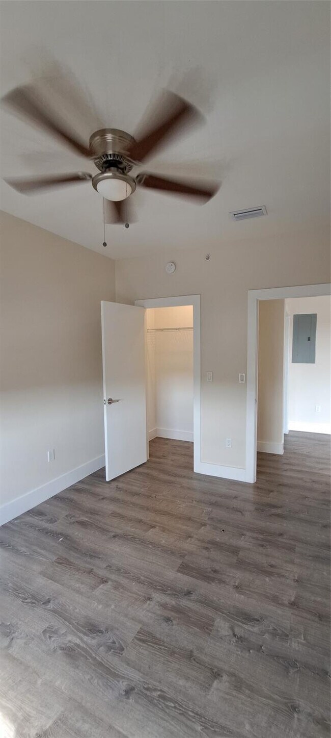 Building Photo - 3801 Davie Blvd