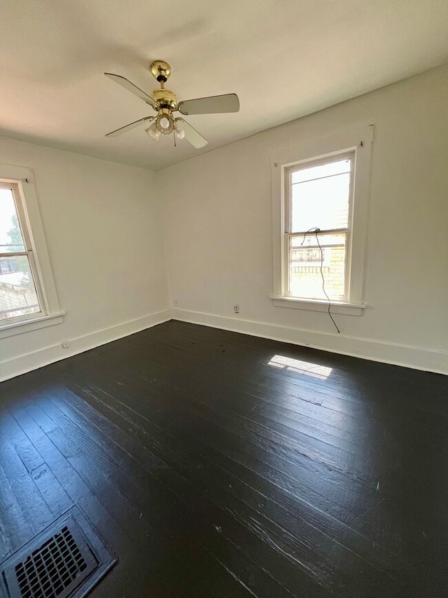 Building Photo - Two Bedroom Home