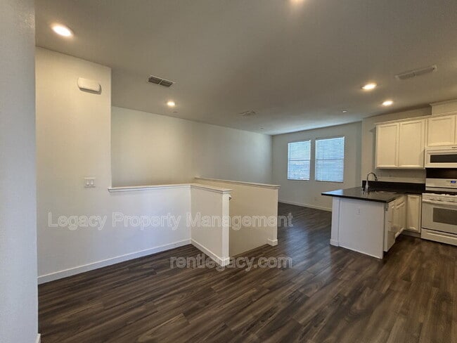 Building Photo - 3998 E Commerce Way