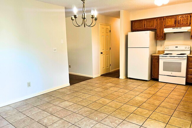 Building Photo - 2509 Hollyhock Dr