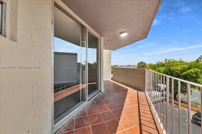 Building Photo - 1750 W 46th St