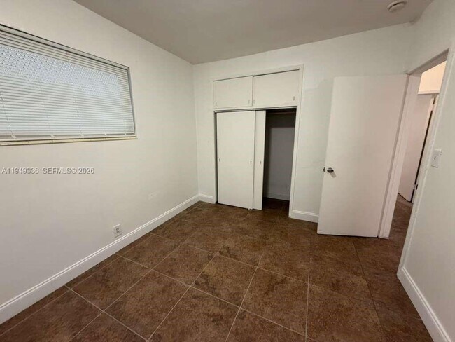 Building Photo - 12605 NE 13th Ave