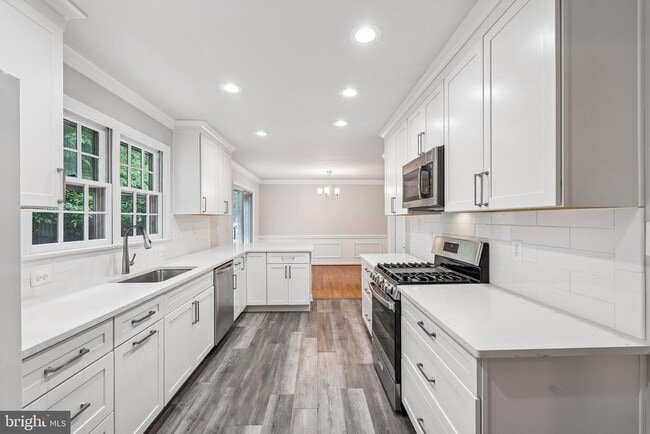 Building Photo - 1208 N Quantico St