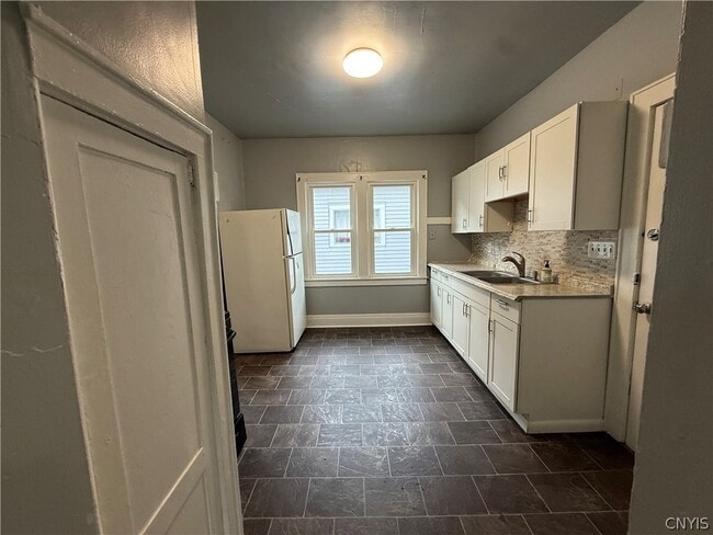 Building Photo - 526 Boyden St