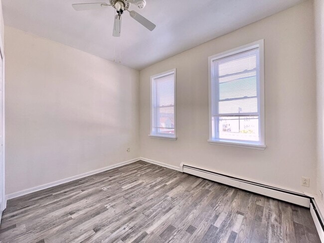 Building Photo - 405 61st St
