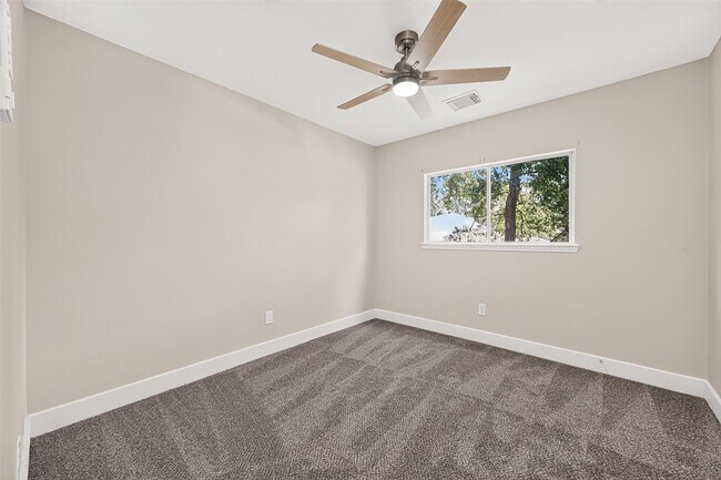 Building Photo - 18174 Woodsdale Ct