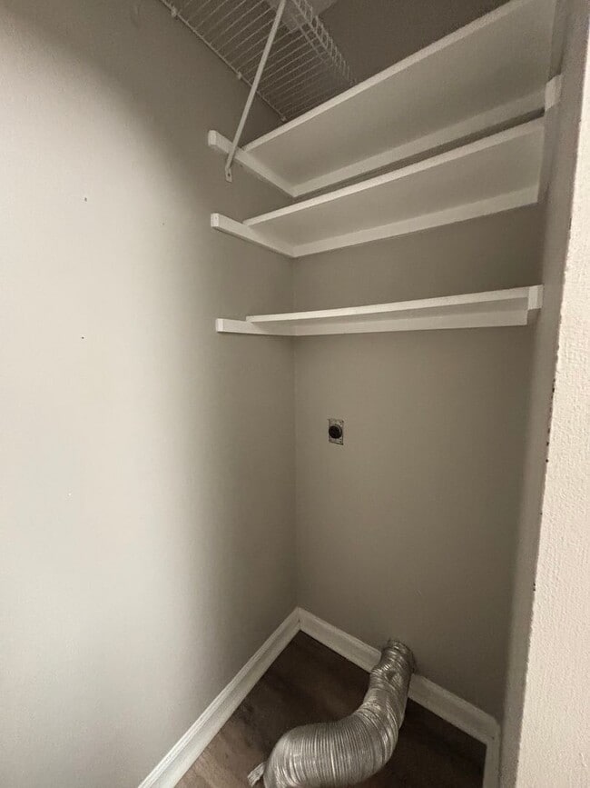 Building Photo - Gorgeous Condo up for rent!