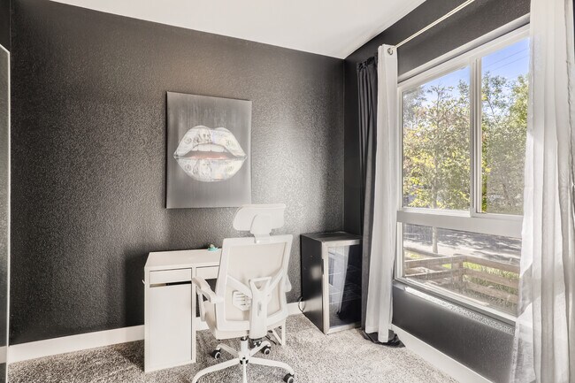 flex room/office - 5563 W 10th Ave