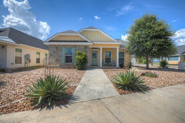 Building Photo - 1365 Hanz Dr
