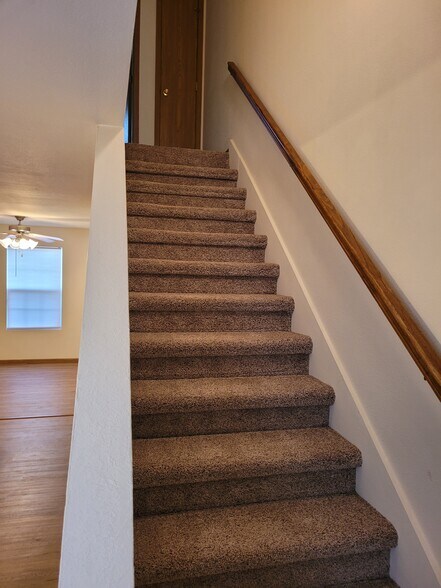 Building Photo - 25 Peartree Ln