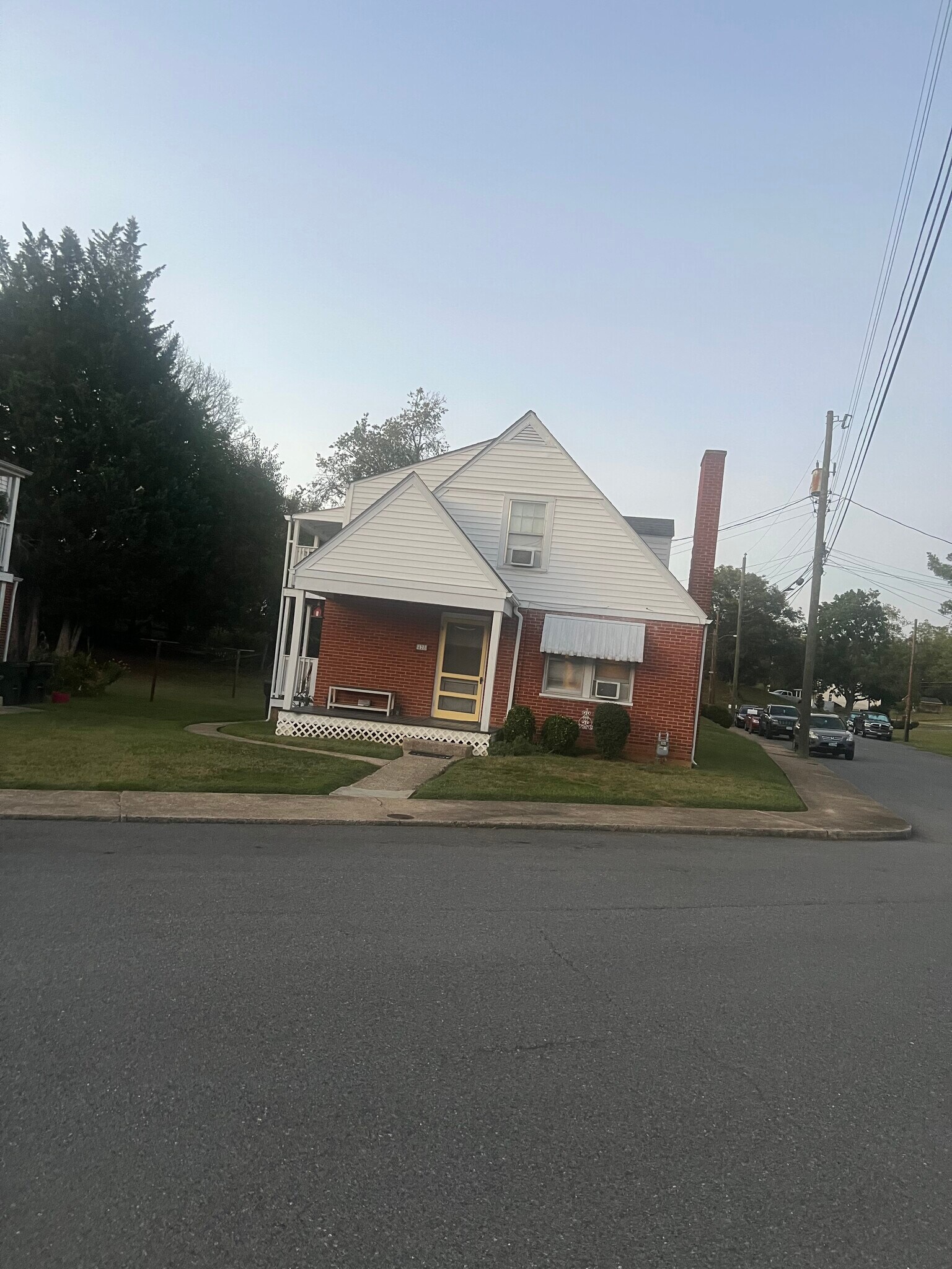 Building Photo - 428 Benson St