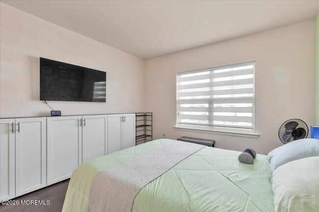 Building Photo - 29 Midway Rd N