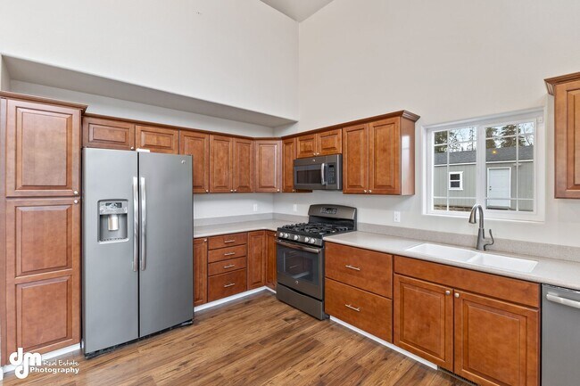 Building Photo - SEASONAL LAKEFRONT LIVING