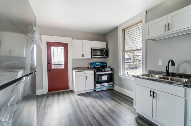 Building Photo - Updated 3 Bed 1 Bath in Price Hill!