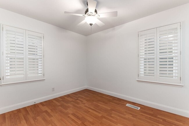 Building Photo - Great Family Home in Excellent Location!