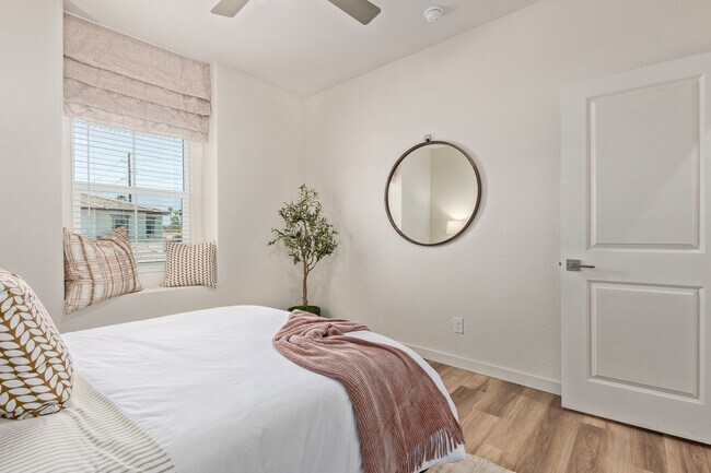 Building Photo - BEAUTIFUL PHOENIX HOME IN GATED COMMUNITY!