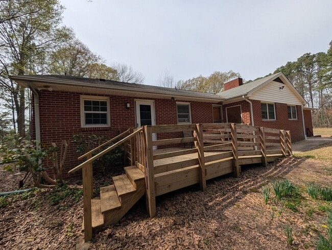 Building Photo - MOVE-IN READY! **Move-in Special**$500 off First full months rent