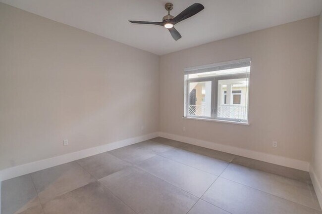 Building Photo - 309 E Ocean Ave