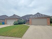 Building Photo - Spacious and Unique Patio Home Available!