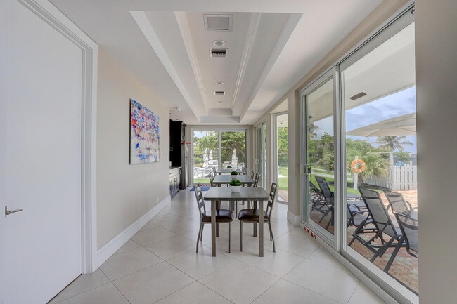 Building Photo - 333 NE 21st Ave