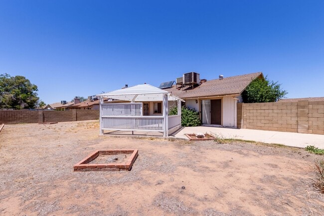 Building Photo - Comfortable 3-Bed, 2-Bath Home in Glendale...