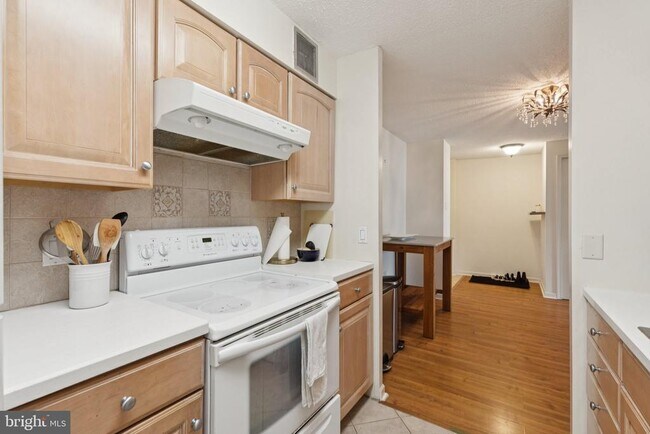 Building Photo - 1420 Locust St