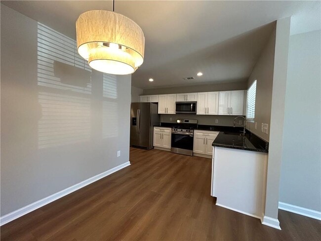 Building Photo - 1226 Beechview Dr SE