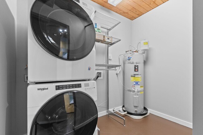 Building Photo - Modern Air Conditioned South Lake Union Lo...