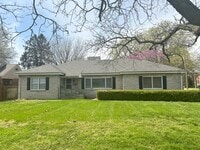 Building Photo - Perfect Home Near MSU and Mercy Hospital