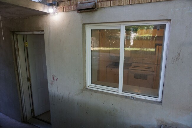 Building Photo - 105 W 250 N
