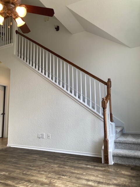 Building Photo - 618 E Theissen St