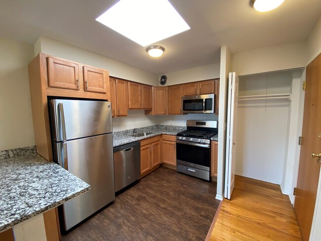 Bright and Welcoming Kitchen - 2230 N Orchard