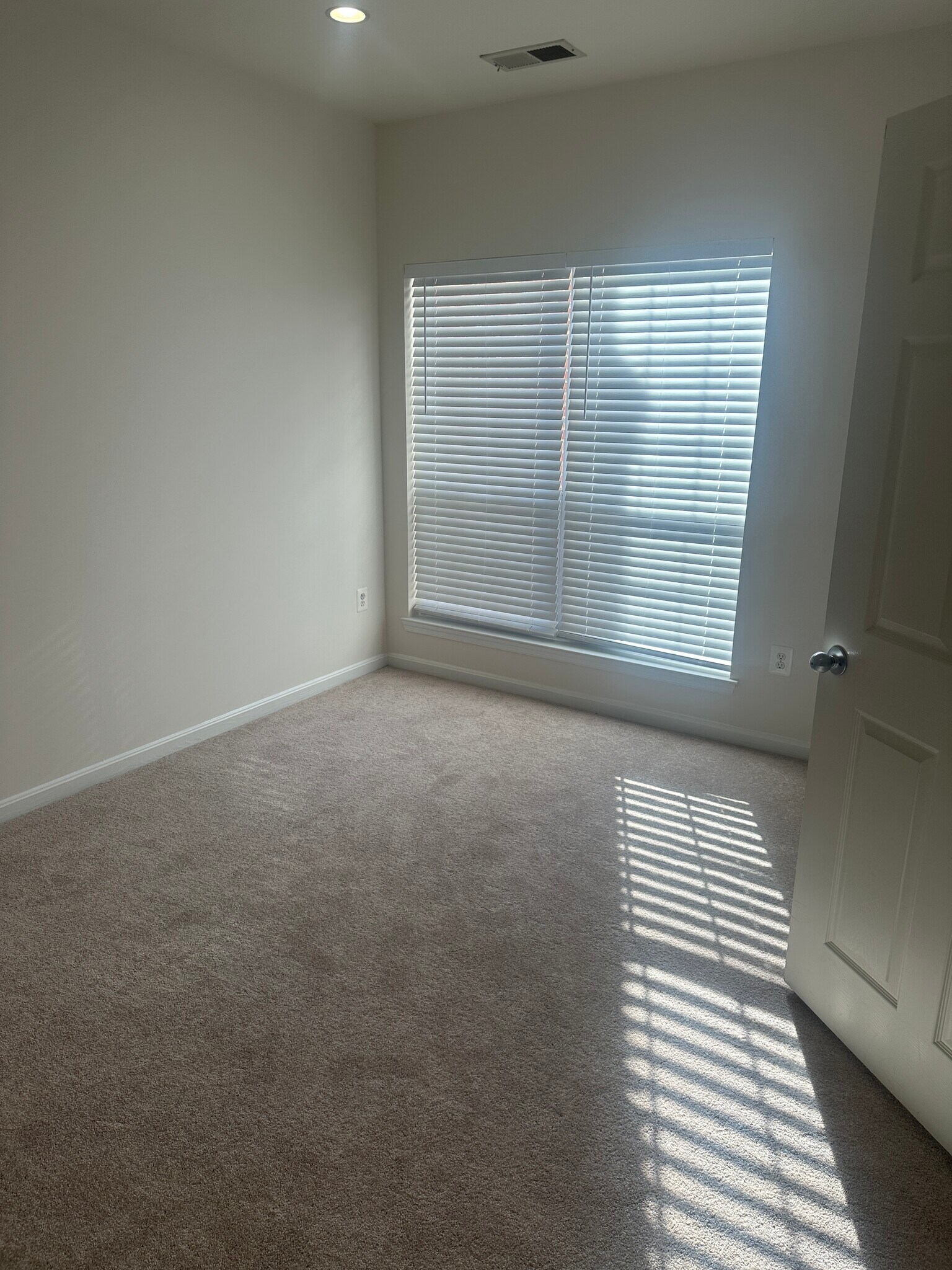 2nd BR - 4860 Eisenhower Ave