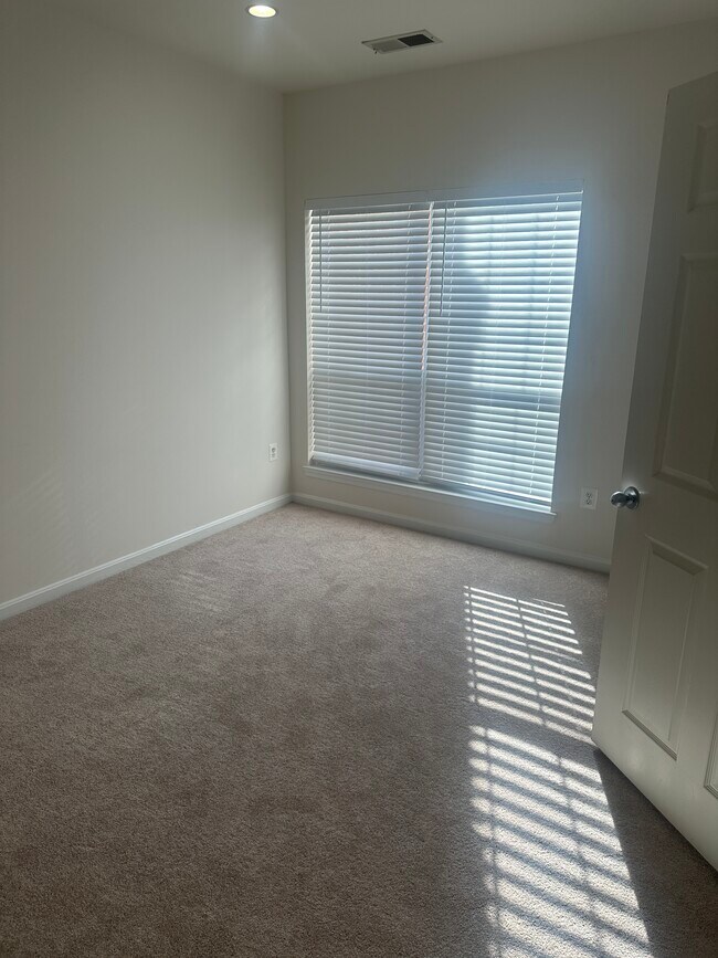 2nd BR - 4860 Eisenhower Ave