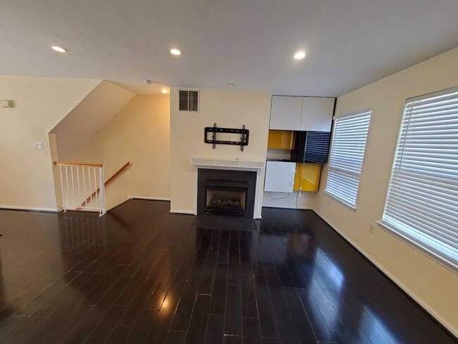 Building Photo - Rare opportunity to reside in the beautifu...