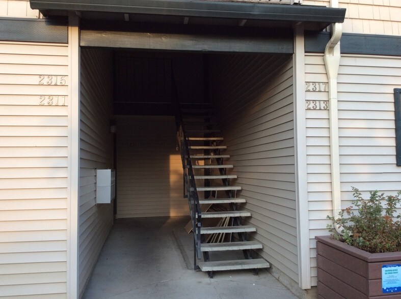 Building Photo - 2317 SE Division St