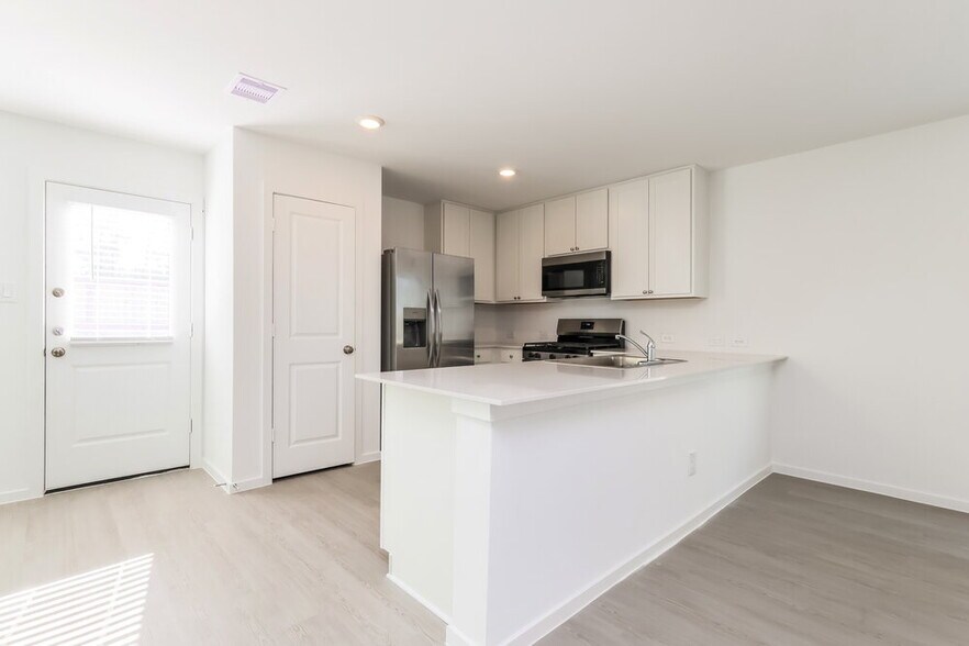 Building Photo - 15286 Abella Dr