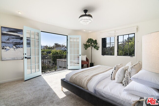 Building Photo - 131 S Martel Ave