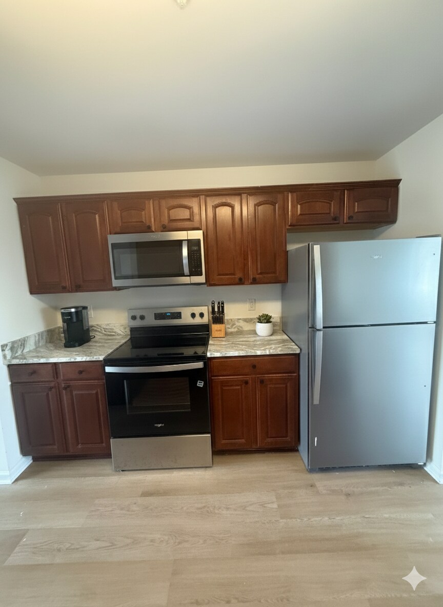 Building Photo - 550 Riverside Dr