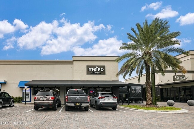 Building Photo - 5246 Sunderland Rd