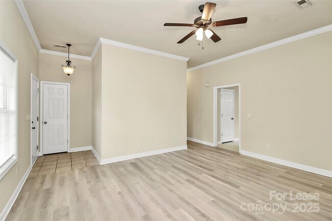 Building Photo - 7125 Weavers Run