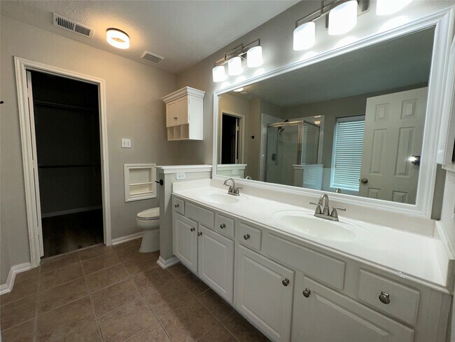 Building Photo - 3715 Humble Dr