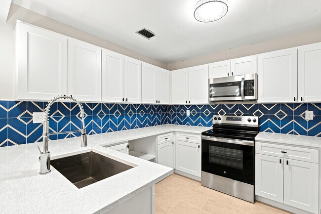 Building Photo - 1704 Paine Ave