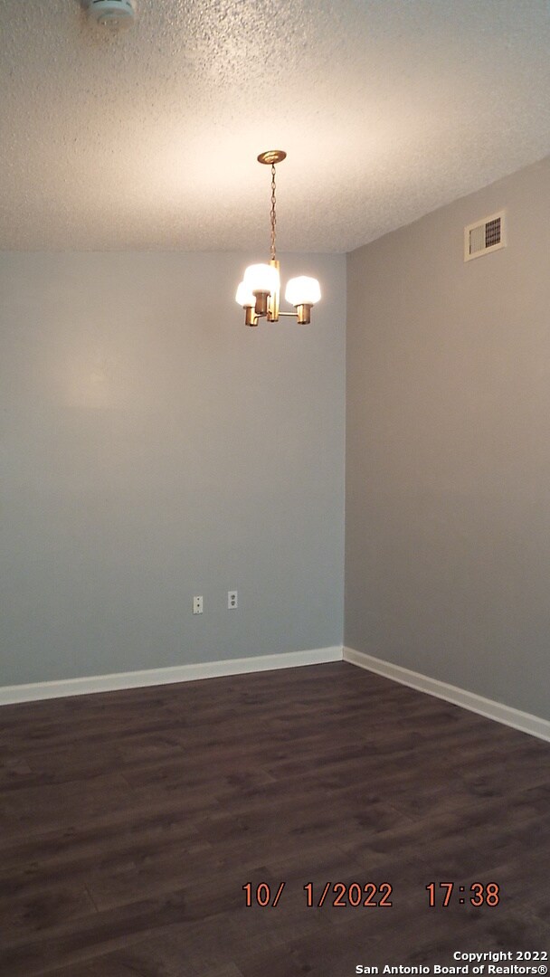 Building Photo - 8032 Laurel Bend