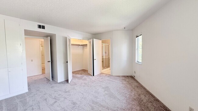 Building Photo - 929 Dewing Ave