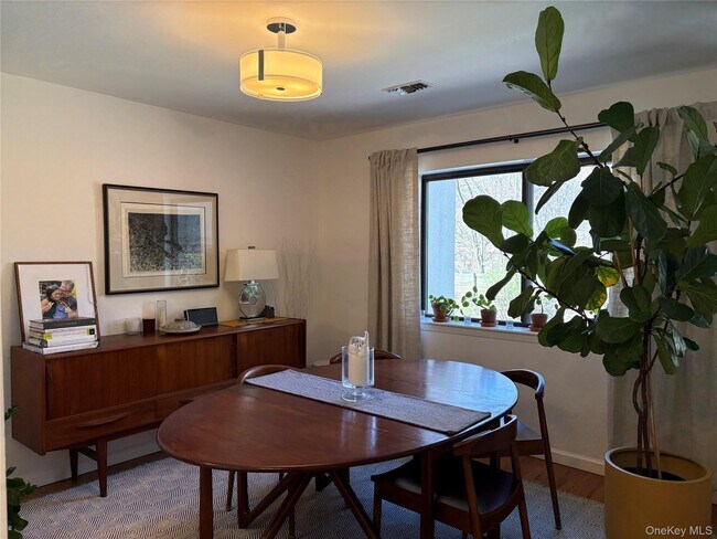 Building Photo - 361 N Greeley Ave