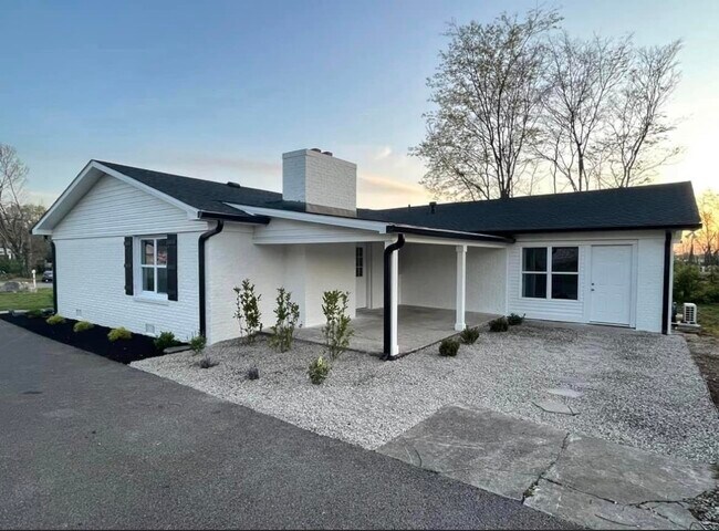 Building Photo - 820 Smith Way