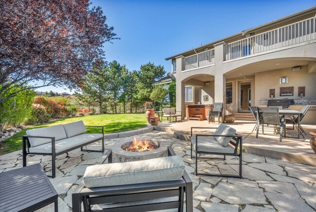 Building Photo - 1520 Taos Ln