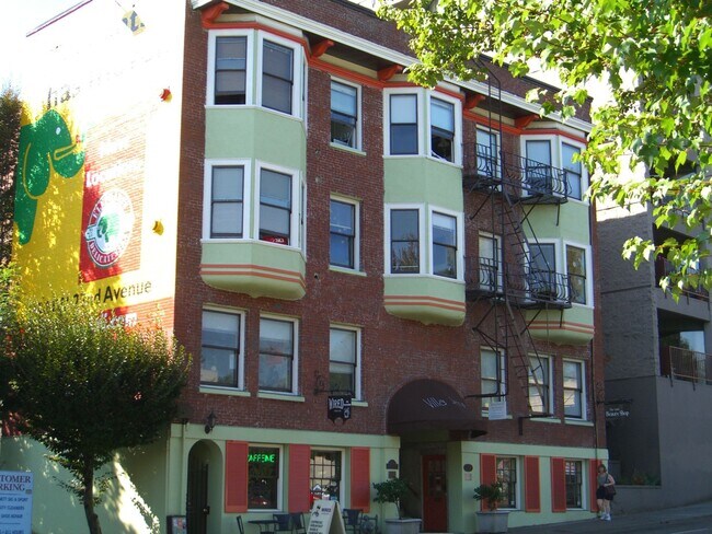 Primary Photo - Tons of natural light with a touch of vintage charm in this TOP FLOOR Studio!