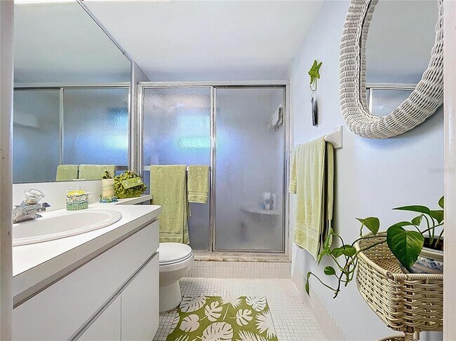 Building Photo - 4650 Cove Cir